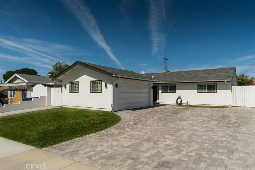 Saugus, CA 91350,22355 Los Tigres DR