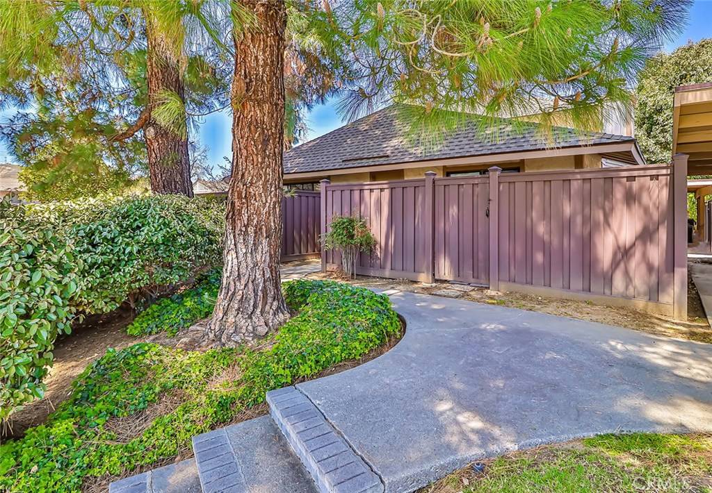 Agoura Hills, CA 91301,28931 Oakpath DR