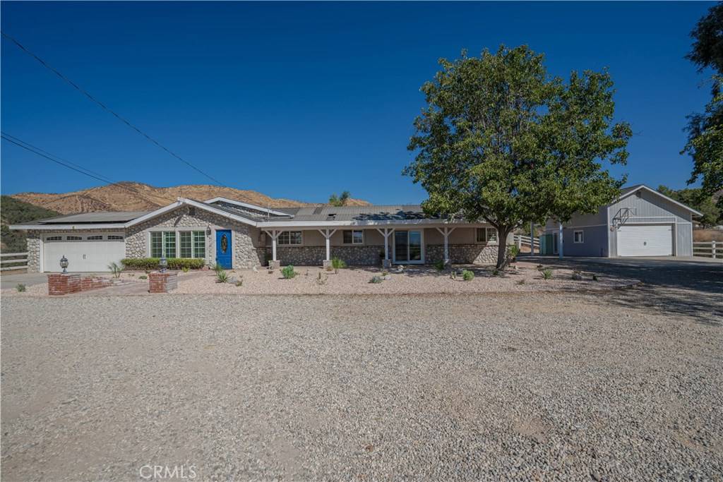 Agua Dulce, CA 91390,32580 Willow LN