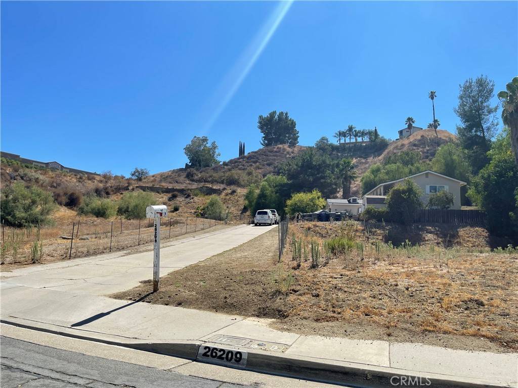 Newhall, CA 91321,1 Larkhaven