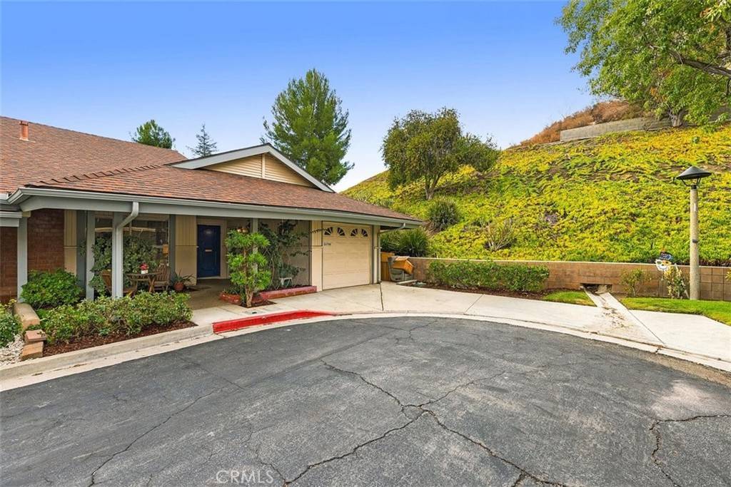 Newhall, CA 91321,26700 Oak Branch CIR