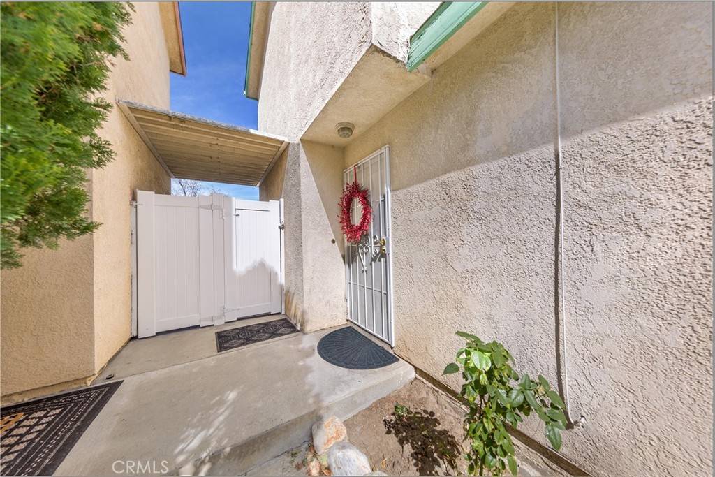 Arleta, CA 91331,9315 Woodman AVE #3