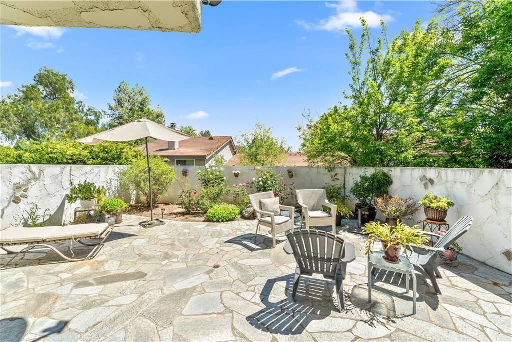 Agoura Hills, CA 91301,29669 Strawberry Hill DR