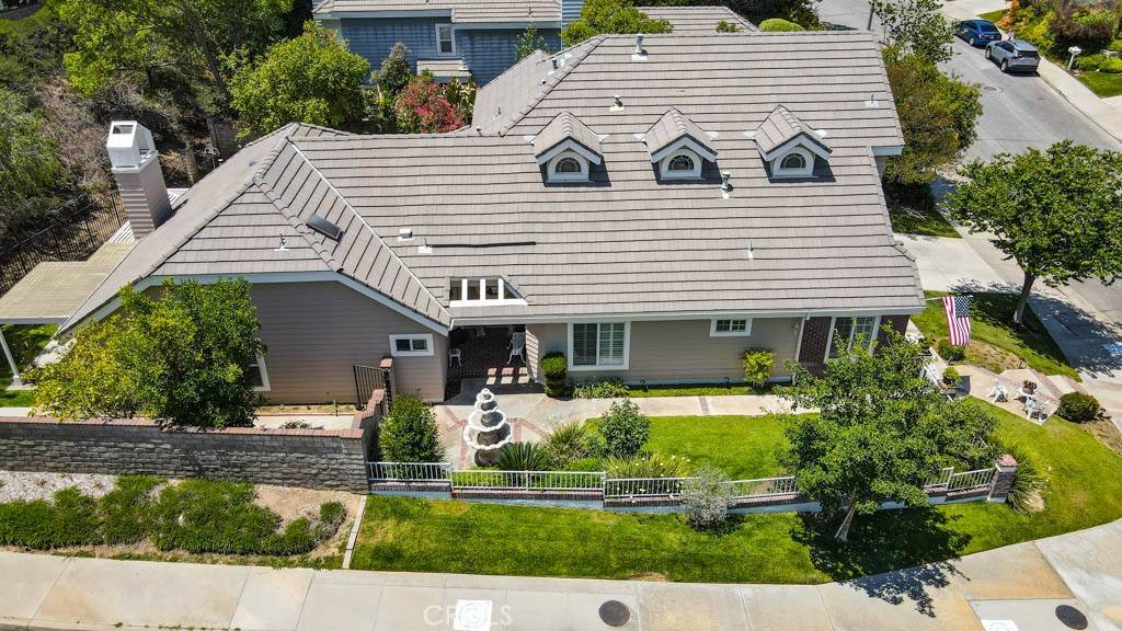 Valencia, CA 91355,24502 Lorikeet LN