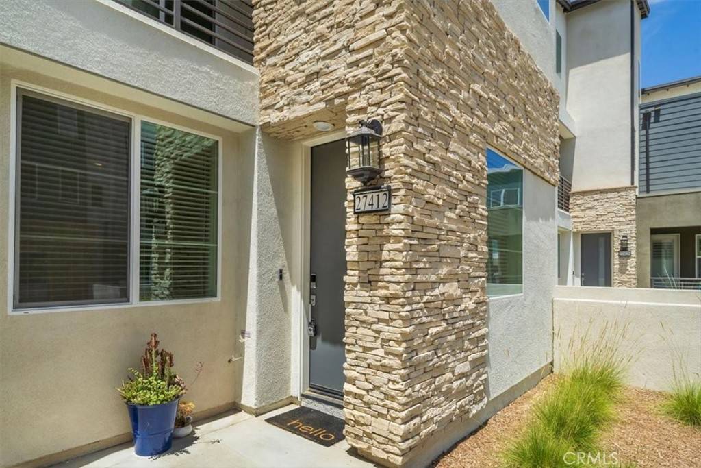Valencia, CA 91381,27412 Horizon View