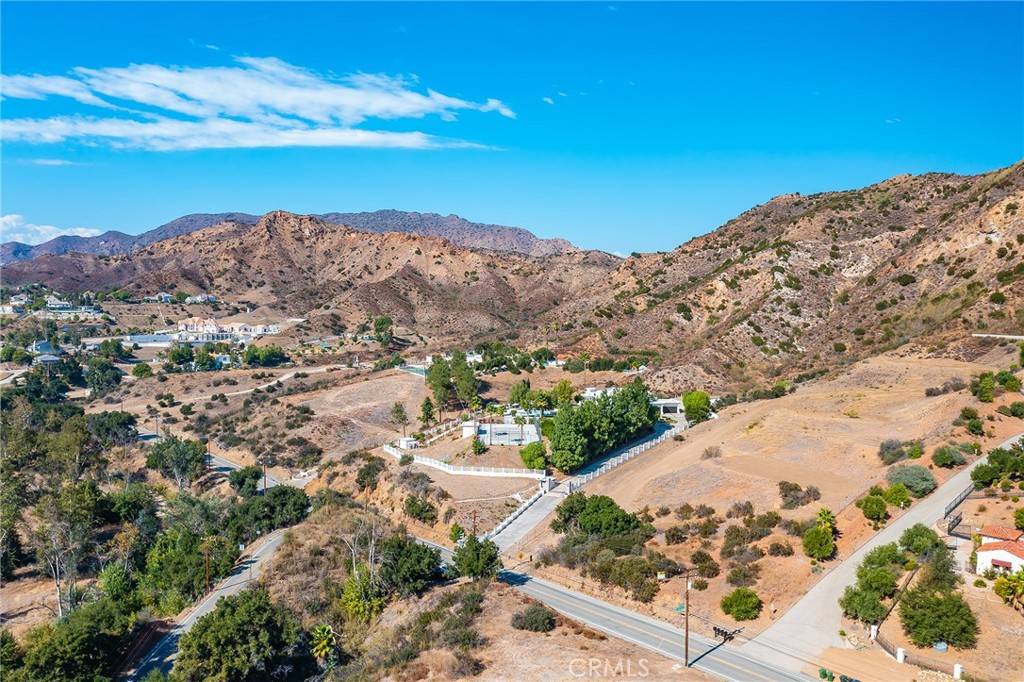 Agoura Hills, CA 91301,20630260 Mulholland Hwy