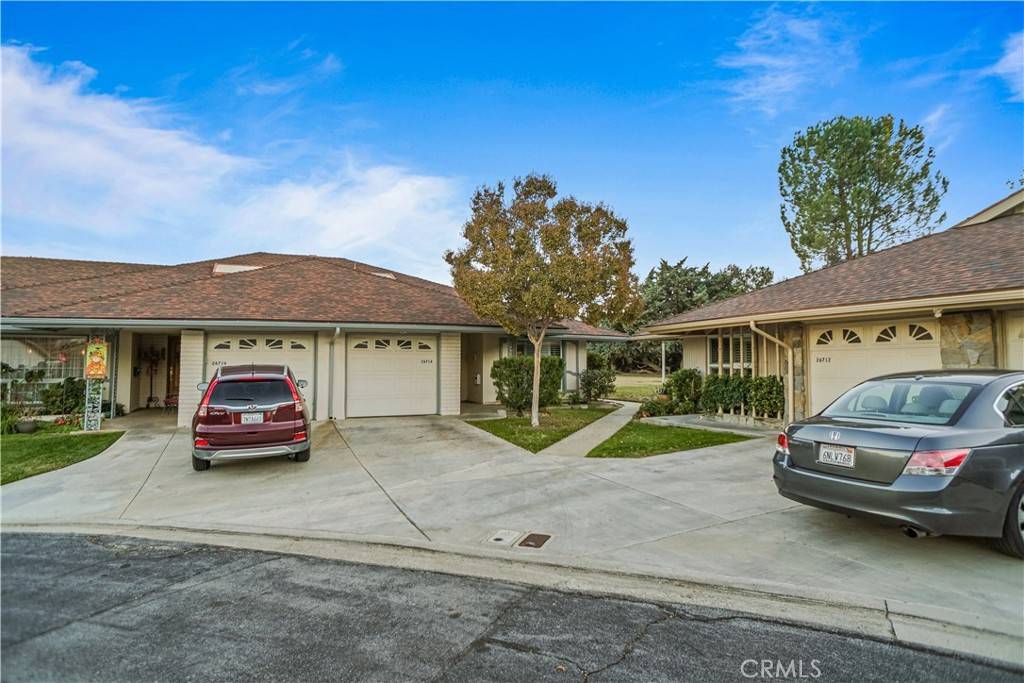 Newhall, CA 91321,26714 Oak Garden CT