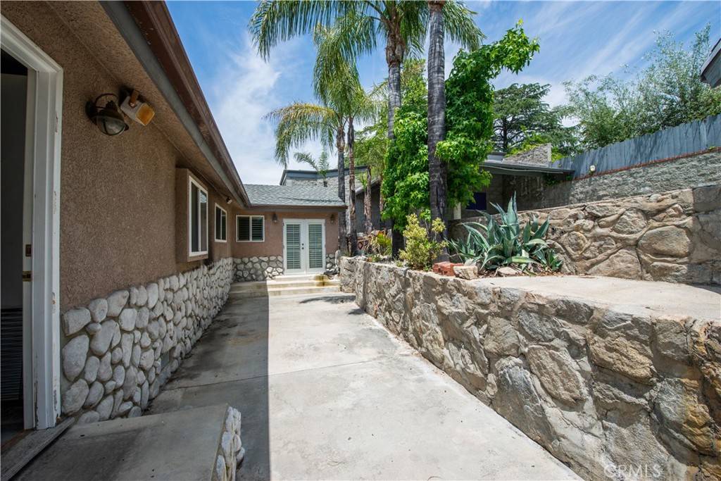 Tujunga, CA 91042,10338 Marcus AVE