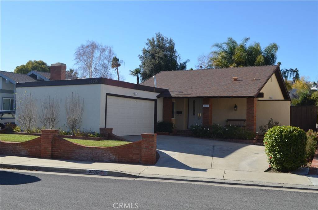 Valencia, CA 91355,25317 Via Calinda