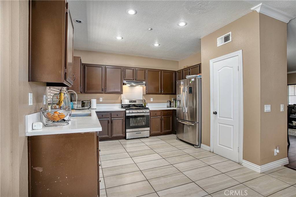 Sylmar, CA 91342,12135 Edgecliff AVE