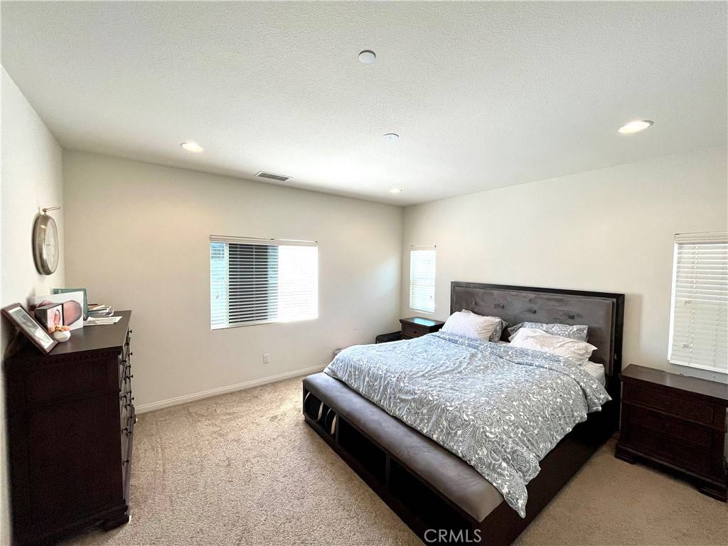 Newhall, CA 91321,22758 Walnut Park LN #9