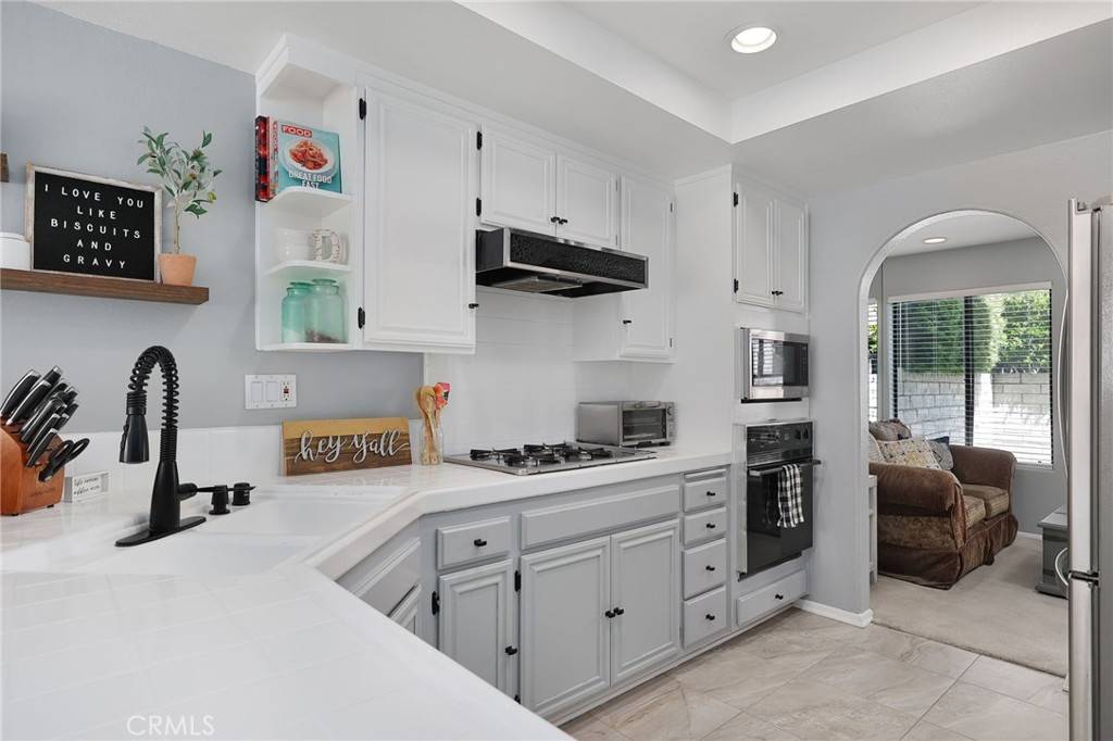 Agoura Hills, CA 91301,29747 Strawberry Hill DR