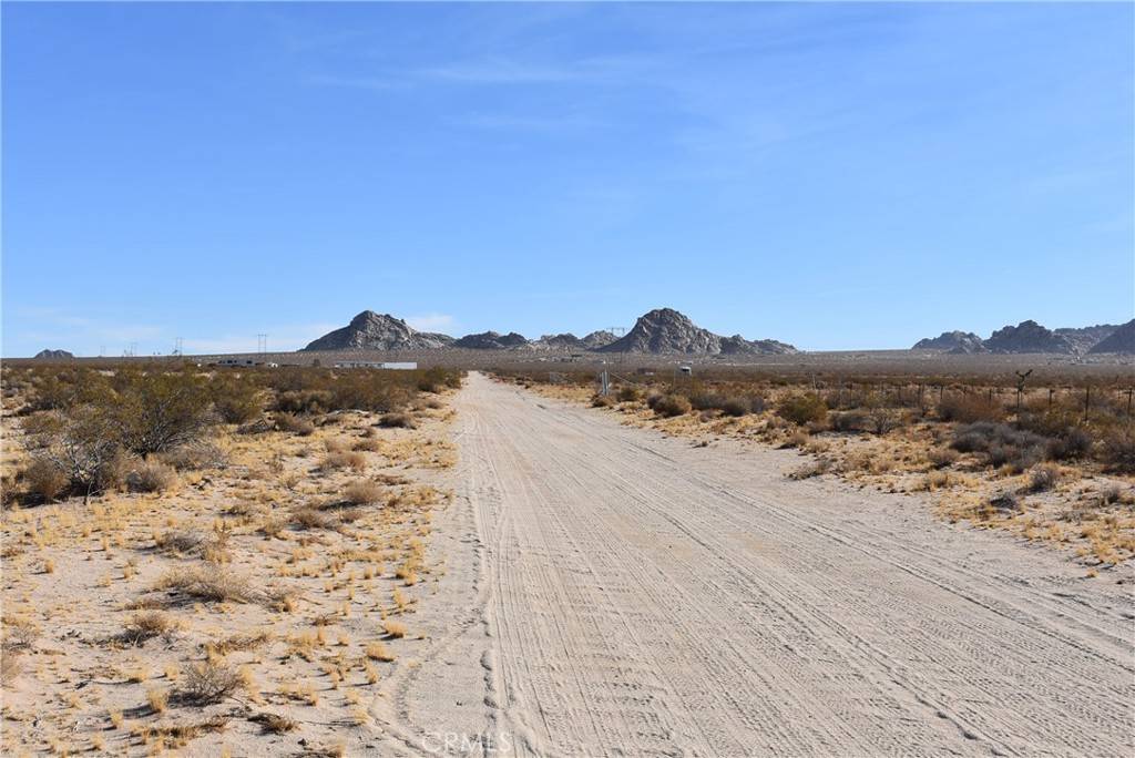 Lucerne Valley, CA 92356,1 Hobart Rd & Camp Rock