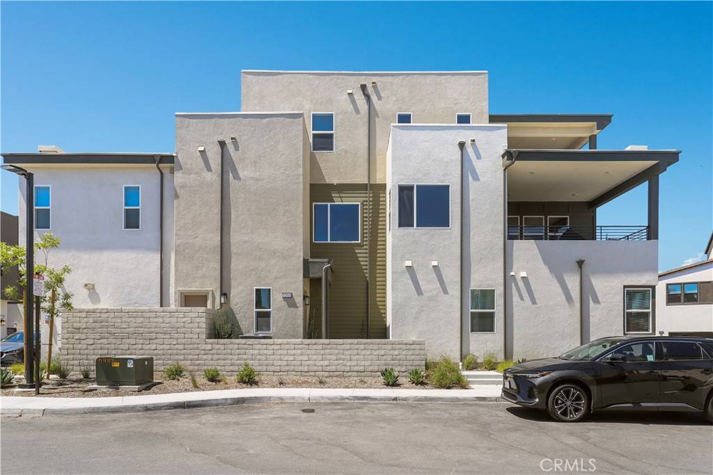 Valencia, CA 91381,27525 Illumination CT