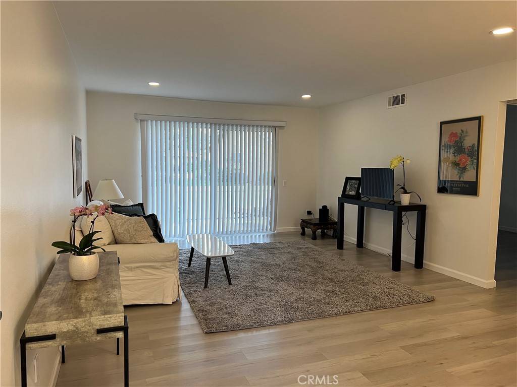 Camarillo, CA 93012,16150 Village 16