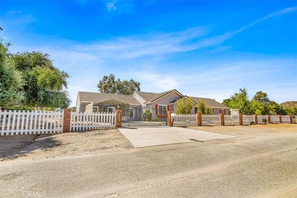 Agua Dulce, CA 91390,33425 Overland