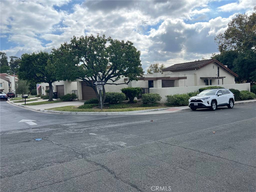 Thousand Oaks, CA 91360,656 Hollyburne LN