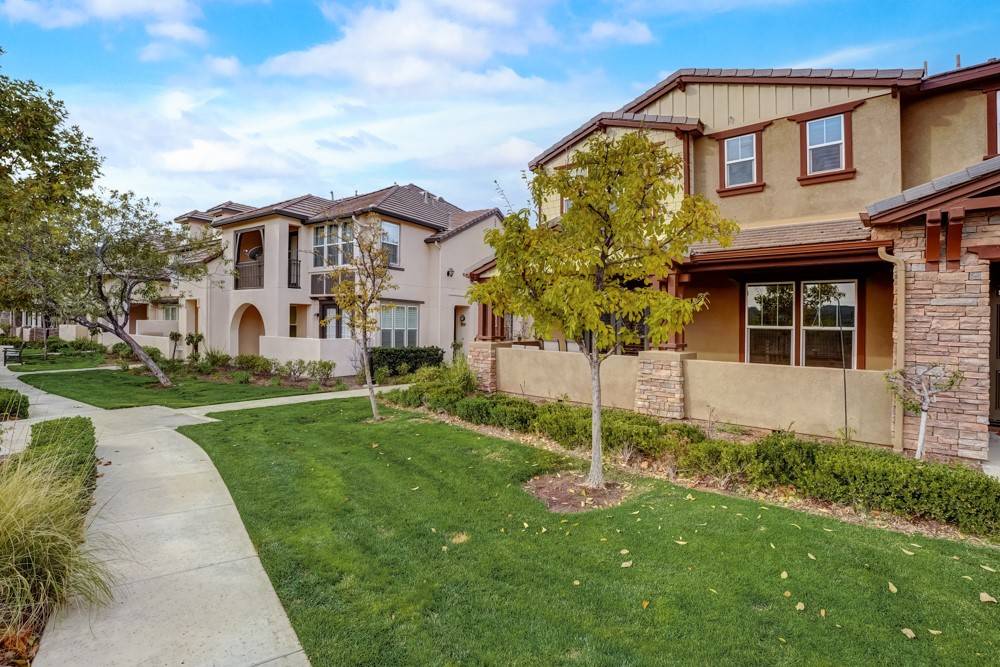 Valencia, CA 91354,28600 Pietro DR
