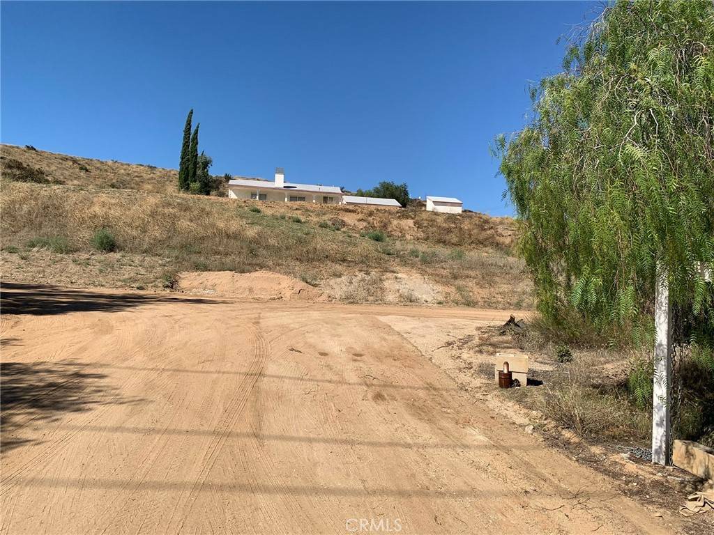 Agua Dulce, CA 91390,10517 Sierra