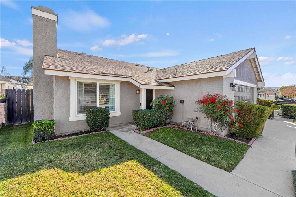 Saugus, CA 91350,27660 Caraway LN