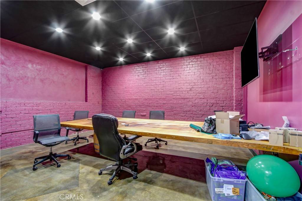Van Nuys, CA 91411,14526 Erwin ST