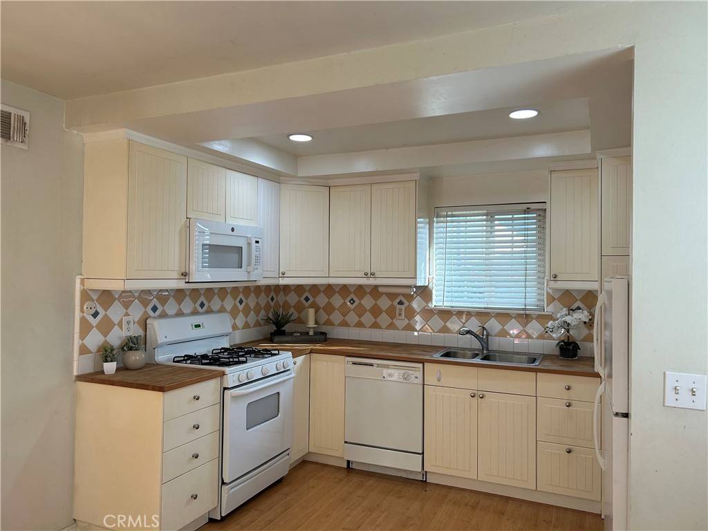 Simi Valley, CA 93063,2002 Calle La Sombra #1