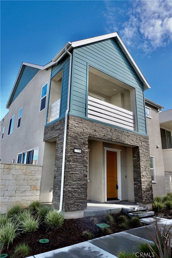 Valencia, CA 91381,27136 Scrub Oak CT