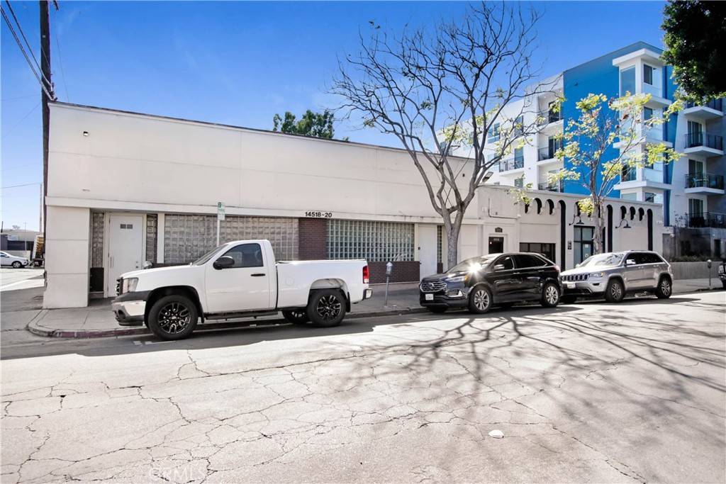 Van Nuys, CA 91411,14520 Erwin ST