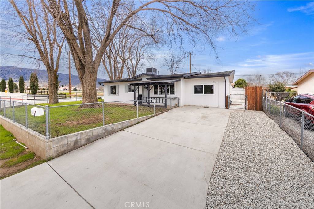 Tehachapi, CA 93561,913 Beech ST