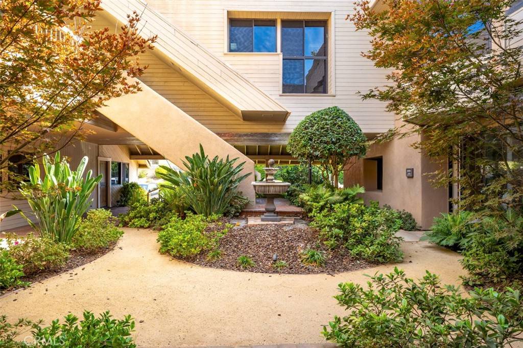 Westlake Village, CA 91362,141 Duesenberg DR #9