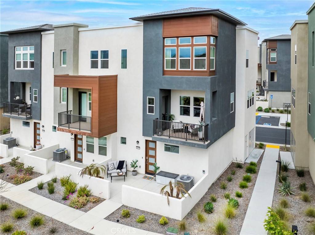 Valencia, CA 91381,27571 Blackbird CT