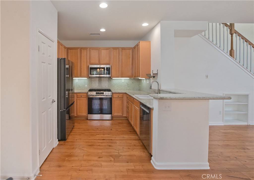 Valencia, CA 91354,27388 Riverside LN