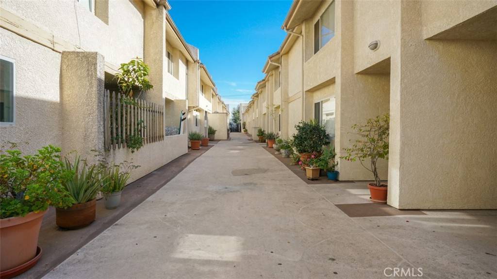 Reseda, CA 91335,7641 Reseda BLVD #128-Z