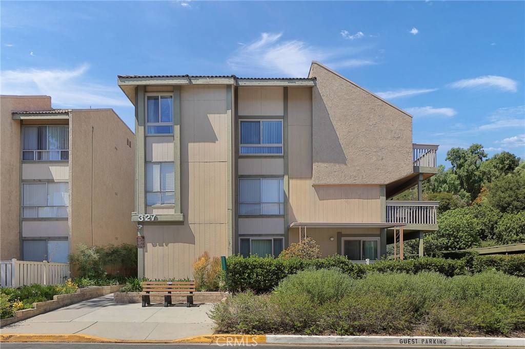 Thousand Oaks, CA 91360,327 Chestnut Hill CT #23