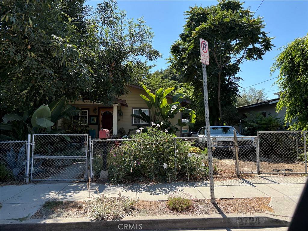 Los Angeles, CA 90039,2724 Queen ST