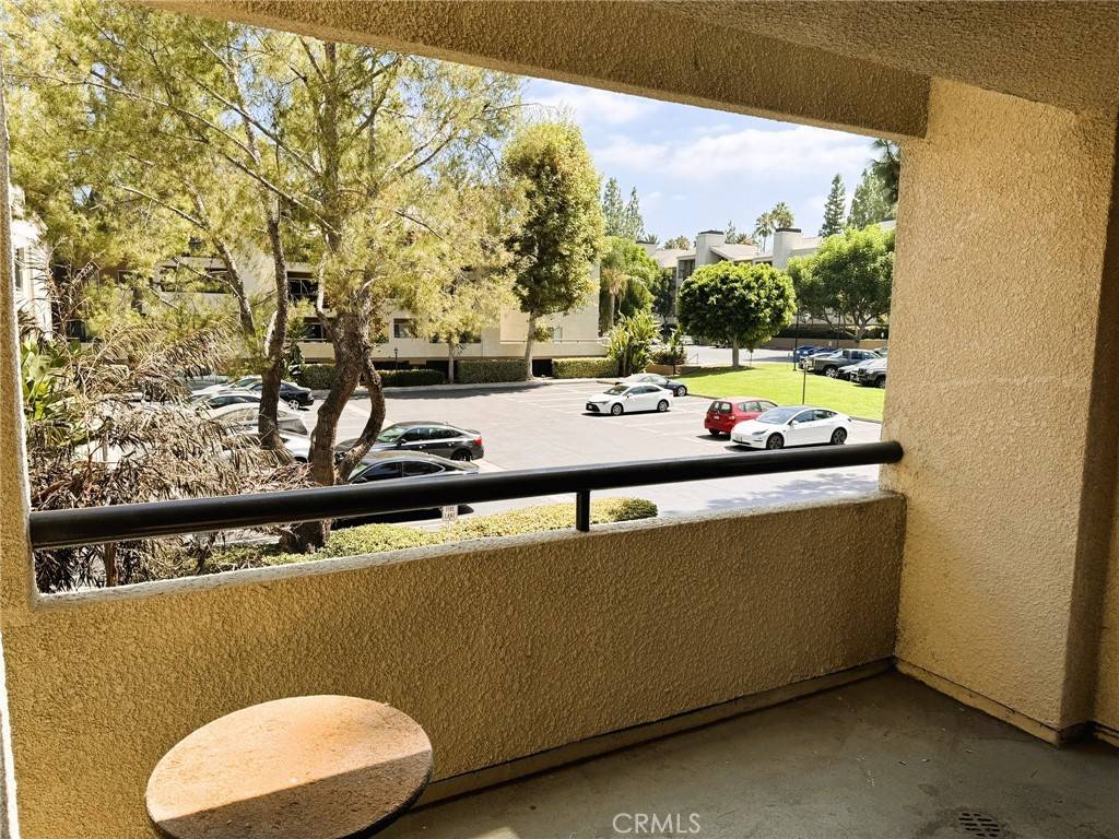 Woodland Hills, CA 91367,21520 Burbank BLVD #101