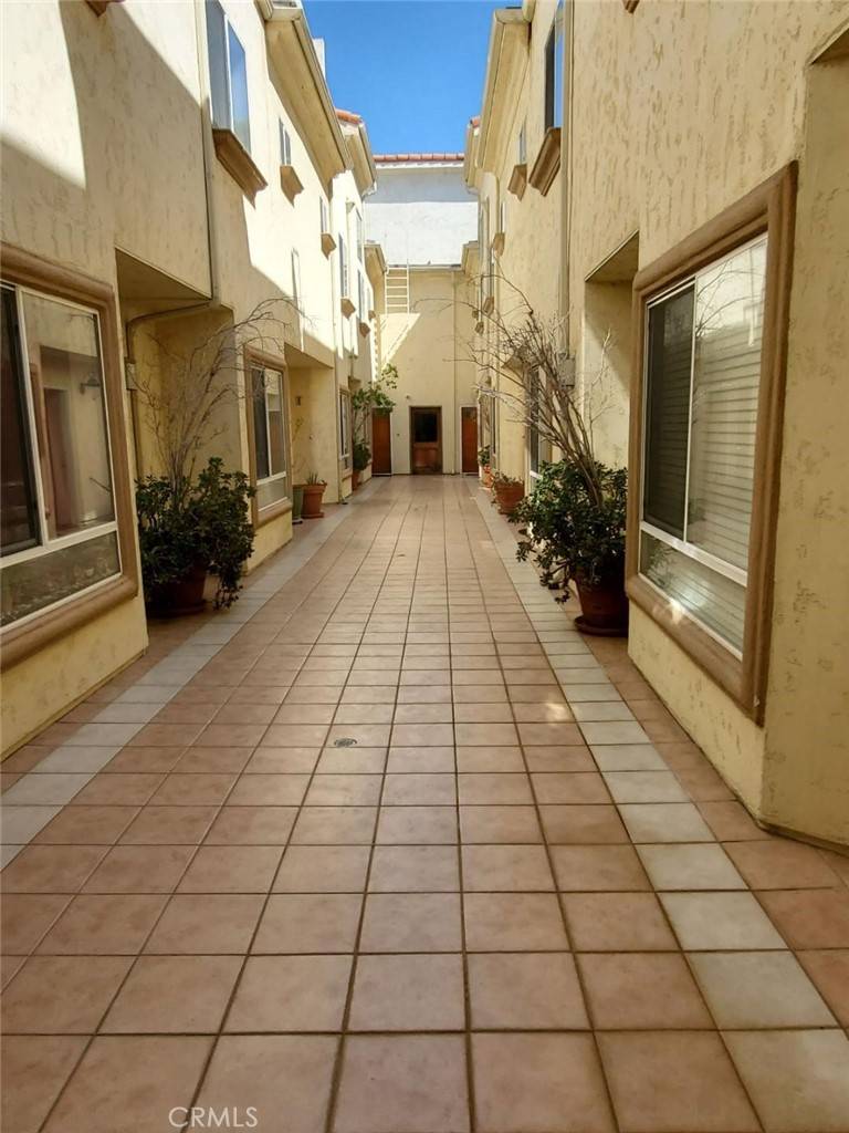 Northridge, CA 91325,8800 Etiwanda AVE #10
