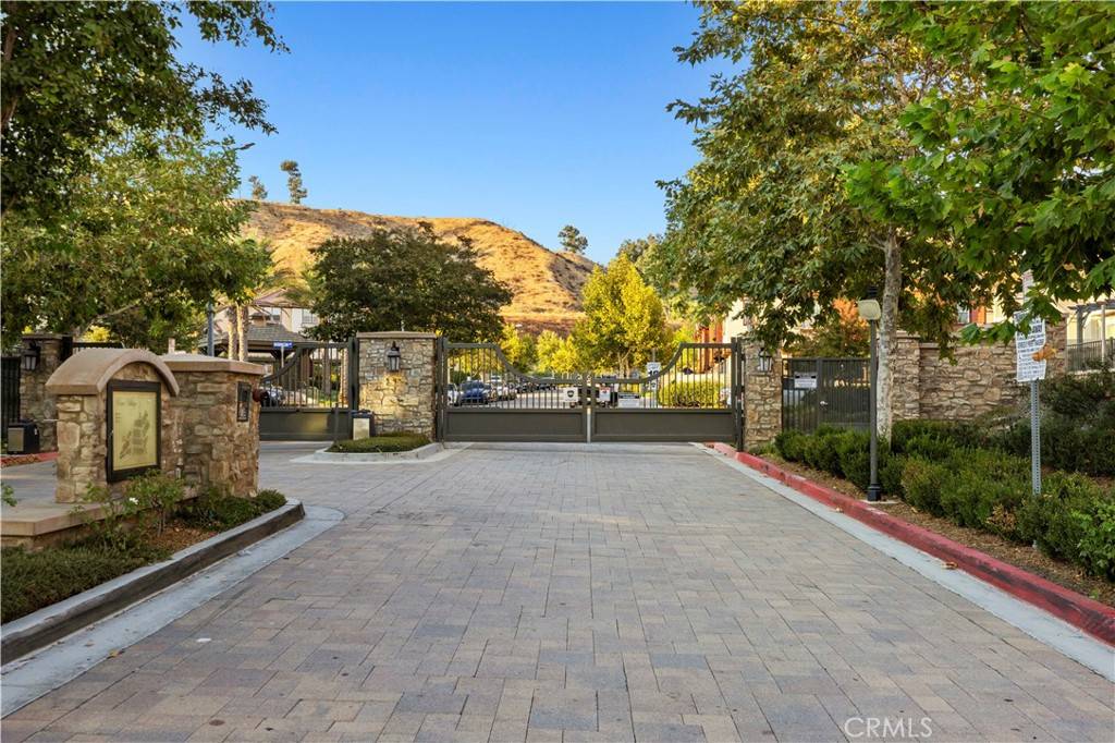 Saugus, CA 91350,22075 Barrington WAY