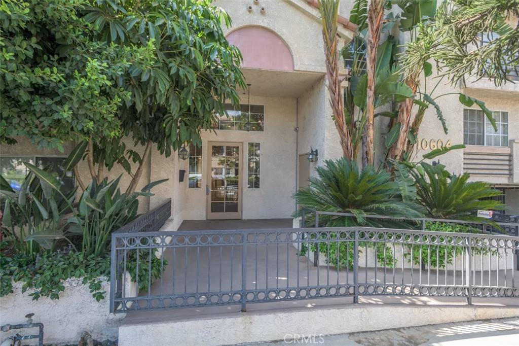 Toluca Lake, CA 91602,10604 Valley Spring LN #303