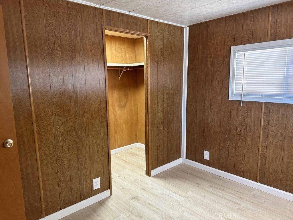 Rosamond, CA 93560,2421 Sierra highway #23