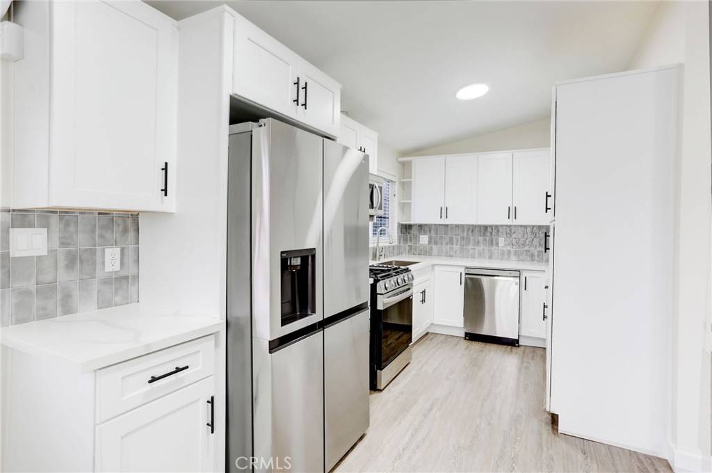 Van Nuys, CA 91405,7033 Hazeltine AVE