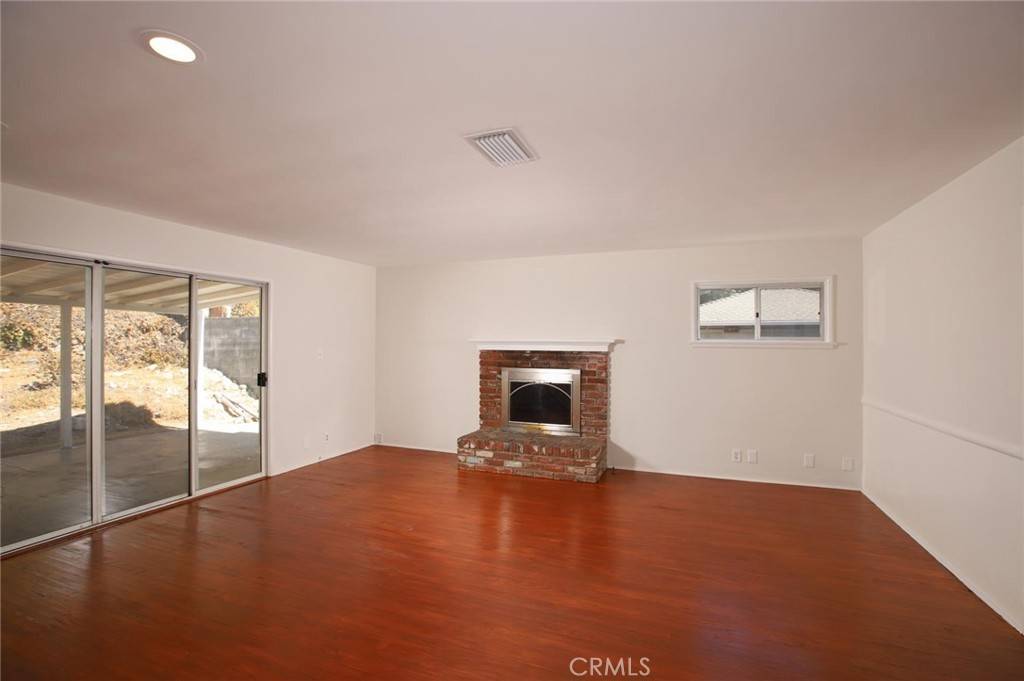 La Crescenta, CA 91214,3711 Los Olivos LN