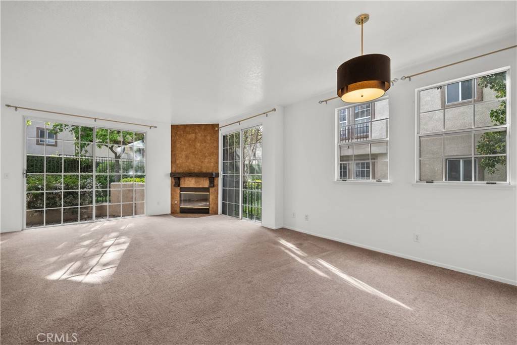 Valencia, CA 91355,24115 Del Monte DR #75
