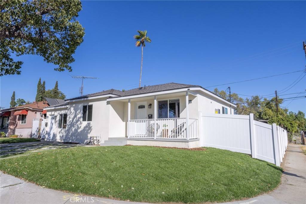 Panorama City, CA 91402,8002 & 8004 Hazeltine Ave