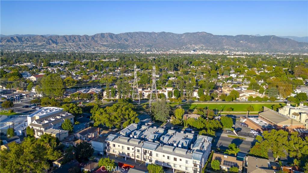 Burbank, CA 91505,711 N Hollywood WAY