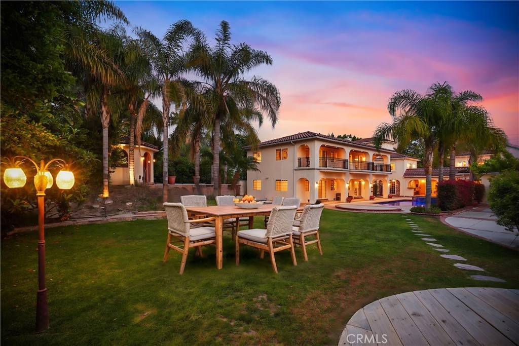 Toluca Lake, CA 91602,10655 Camarillo ST