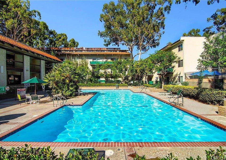 Encino, CA 91316,5460 White Oak AVE #A303