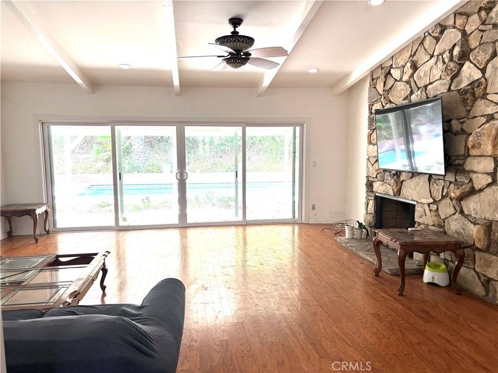 Woodland Hills, CA 91367,5101 Boda PL