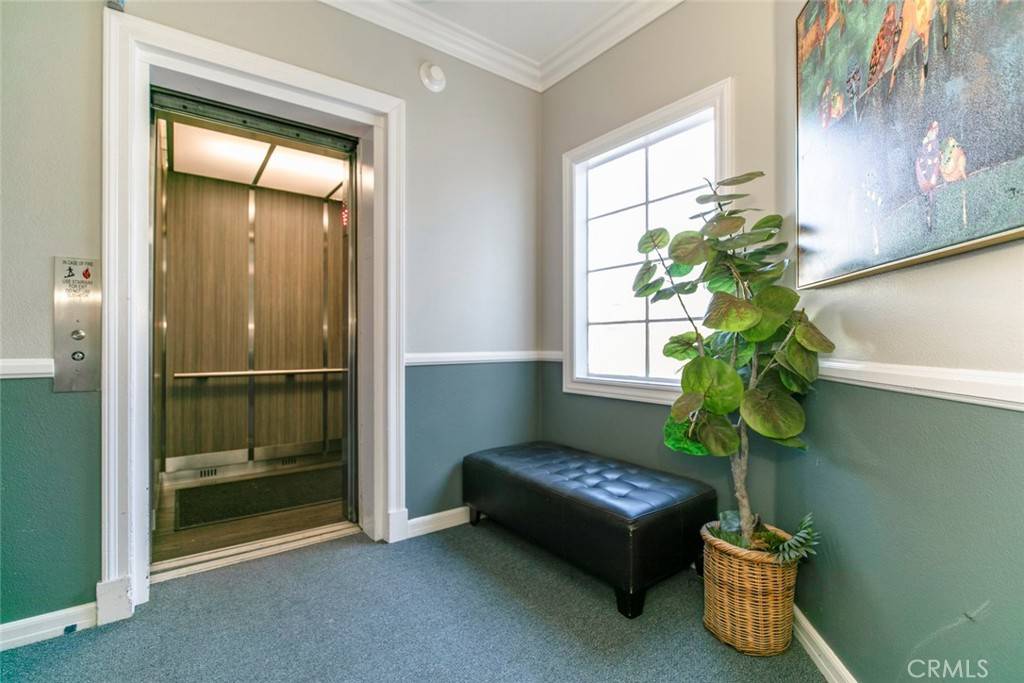 Sherman Oaks, CA 91423,13331 Moorpark ST #319