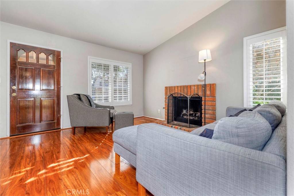 Valencia, CA 91355,25715 Lupita DR